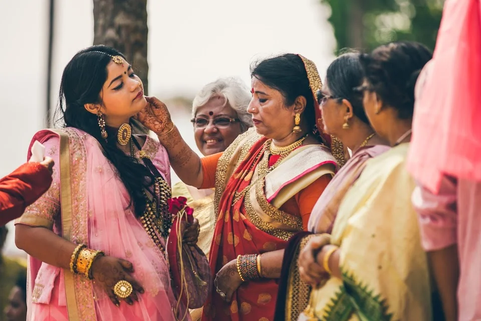 #WeddingTrends: Gota-Patti Jewellery & Grooms with Mehendi! | Nikhil Kapur Photography